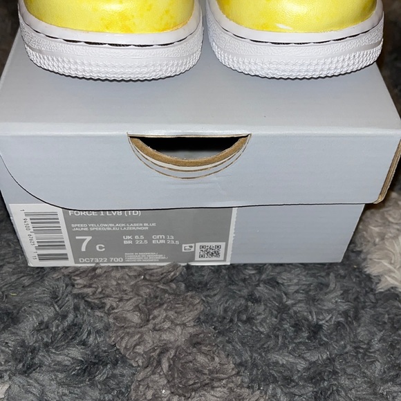 BRAND NEW. NIKE AIR FORCE 1. - Picture 6 of 6